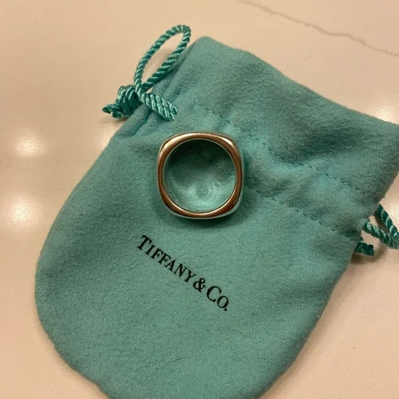 Tiffany & Co. Silver Cushion Ring size 8 - Picture 2 of 5